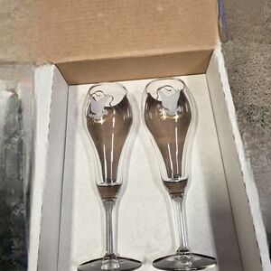 NOS Set Of 2 Gold Rimmed Champagne Flutes. LE Smith Vintage